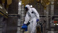 Tangkal Corona, Masjid Jami Baiturrahman Disemprot Disinfektan