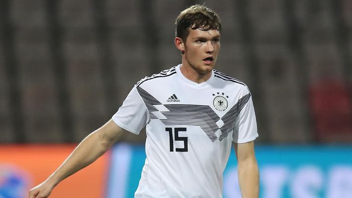 luca kilian timnas jerman u-21 sc paderborn virus corona ZENICA, BOSNIA AND HERZEGOVINA - OCTOBER 15: Luca Kilian of Germany controls the ball during the UEFA U21 Championship Qualifying match between Bosnia and Herzegovina U21 and Germany U21 at Bilino Polje ion October 15, 2019 in Zenica, Bosnia and Herzegovina. (Photo by Alex Grimm/Getty Images for DFB)