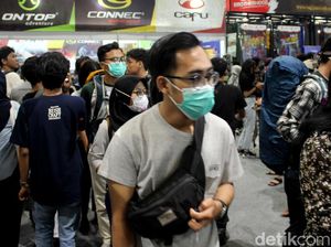 Pengunjung Bermasker Padati Indofest 2020 Pengunjung Bermasker Padati Indofest 2020