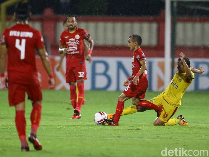 Bhayangkara FC vs Persija Jakarta di Shopee Liga 1 2020 menyajikan duel yang seru. Perang bintang itu tanpa pemenang.