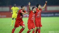 Tim Oranye berbalik unggul dengan gol dari Evan Dimas Darmono pada menit ke-64.