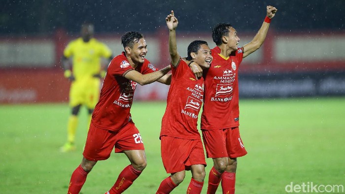Bhayangkara FC vs Persija Jakarta di Shopee Liga 1 2020 menyajikan duel yang seru. Perang bintang itu tanpa pemenang.