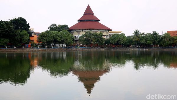 Ncang-Ncing  Nyak-Babe, Setu Babakan Ditutup Sementara