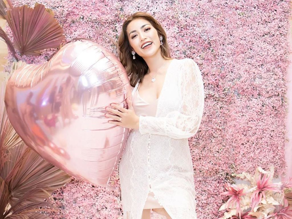 Pakai Baju Tidur, Intip Gaya Jessica Iskandar Bridal Shower Jelang Nikah Pakai Baju Tidur, Intip Gaya Jessica Iskandar Bridal Shower Jelang Nikah