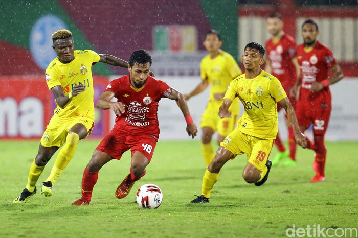 Bhayangkara FC vs Persija Jakarta di Shopee Liga 1 2020 menyajikan duel yang seru. Perang bintang itu tanpa pemenang.