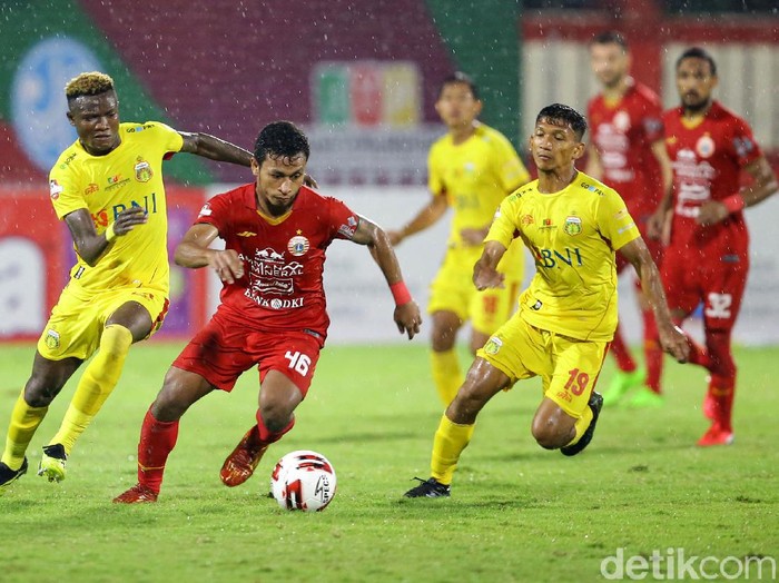 Bhayangkara FC vs Persija Jakarta di Shopee Liga 1 2020 menyajikan duel yang seru. Perang bintang itu tanpa pemenang.
