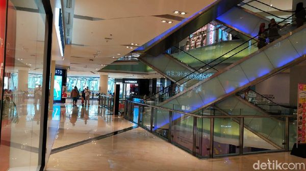 Penampakan Sepinya Mal di Jakarta