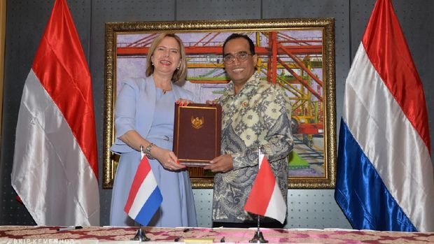 Sempat Ratas Budi Karya duduk Diapit Menteri Agraria dan Tata Ruang dan Panglima TNI, Begini Kronologinya