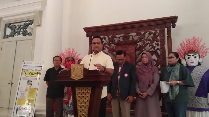 Anies tutup sekolah
