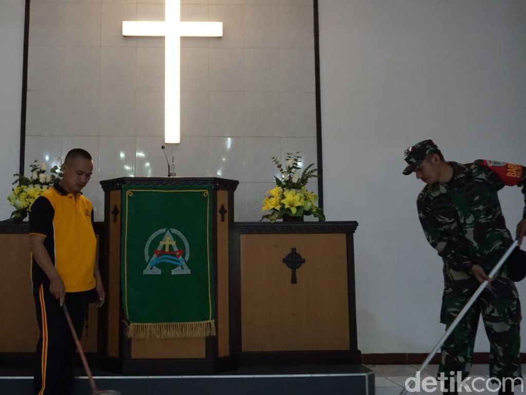 Tangkal Corona, Polisi Banjar dan Tasik Turun Gelar Aksi Bersih-Bersih Tangkal Corona, Polisi Banjar dan Tasik Turun Gelar Aksi Bersih-Bersih