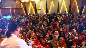 Keseruan Ratusan Emak-emak Padati Demo Masak