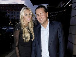 Pria yang Dijuluki Playboy Bangkrut Bayar Wanita Pakai Emas Batangan