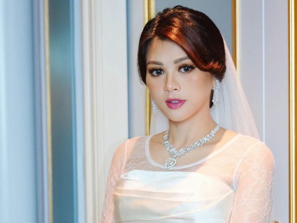 Foto: Pesona Adinda Bakrie Tampil Simple Elegan Saat Menikah Lagi