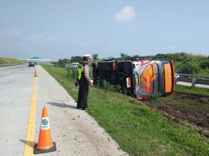 Bus Rombongan SD Asal Jember Terguling di Tol Gempas, 7 Orang Luka