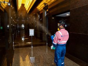 Kantor Pusat Bank BRI juga Disemprot Disinfektan