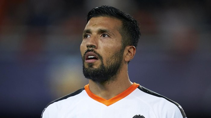 VALENCIA, SPAIN - NOVEMBER 27: Ezequiel Garay of Valencia looks on prior to the UEFA Champions League group H match between Valencia CF and Chelsea FC at Estadio Mestalla on November 27, 2019 in Valencia, Spain. (Photo by Manuel Queimadelos Alonso/Getty Images)