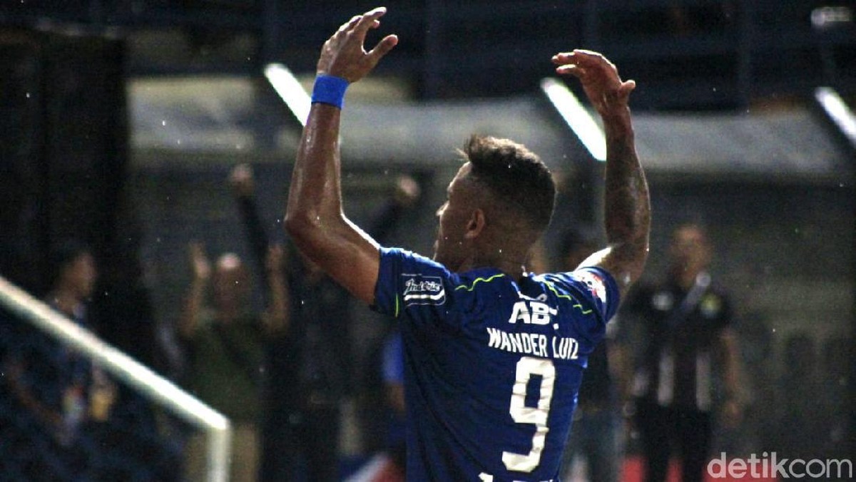 Penyerang Persib Bandung, Wander Luiz, memuncaki daftar top scorer Shopee Liga 1 2020 di pekan ketiga. (Foto: detikcom/Yudha Maulana)