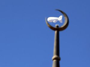 Viral Muazin Kuwait Hampir Menangis Saat Azan Salat Jumat