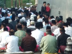 Jemaah Dzikrul Ghofilin di Pasuruan Zikir Bareng Agar Terhindar dari Corona