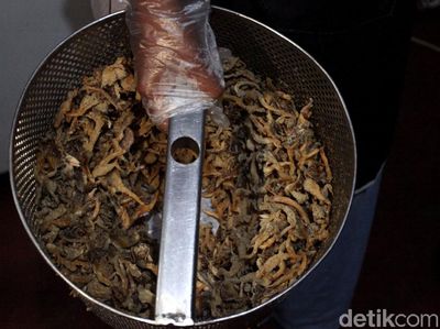 Intip Pembuatan Keripik Jamur Kamojang