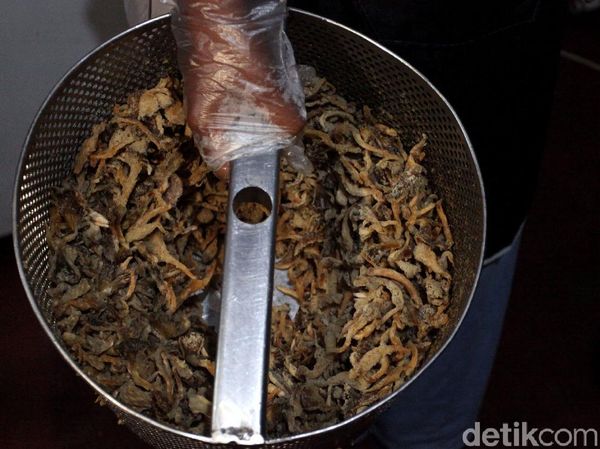 Intip Pembuatan Keripik Jamur Kamojang
