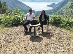 Kemping Mewah Berlatar Danau Toba