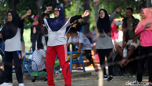 Melihat Aktivitas Warga Berolahraga di Kanal Banjir Timur