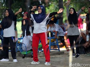 Melihat Aktivitas Warga Berolahraga di Kanal Banjir Timur