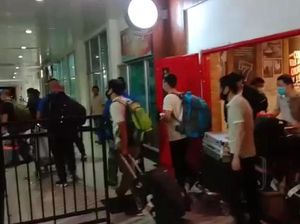 Viral Video TKA di Bandara Haluoleo, Kapolda: Mereka Pulang dari Perpanjangan Visa