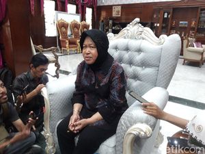 Risma Minta Karpet di Masjid Digulung untuk Antisipasi Penyebaran Corona