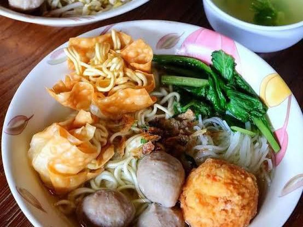 Meski Sepintas Sama, Bakso Malang dan Bakso Biasa Punya Perbedaan Ini Meski Sepintas Sama, Bakso Malang dan Bakso Biasa Punya Perbedaan Ini