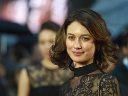 Olga Kurylenko Jadi Selebriti ke-2 yang Umumkan Positif Corona