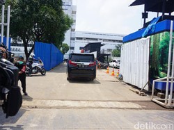 Mobil Dinas RI-102 Merapat ke RSPAD