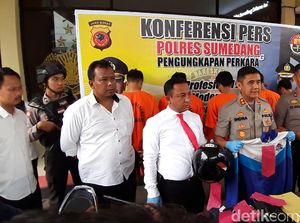 Keroyok-Lindas Pria di Sumedang, Lima Pelaku Terancam 7 Tahun Bui Keroyok-Lindas Pria di Sumedang, Lima Pelaku Terancam 7 Tahun Bui