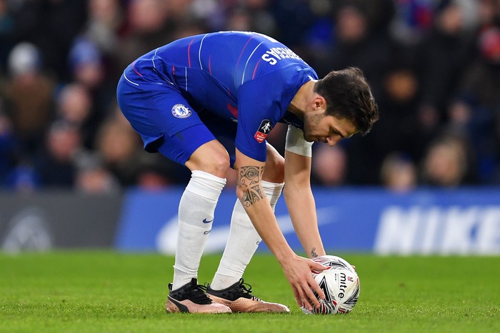 LONDON, ENGLAND - JANUARY 05:  Cesc Fabregas of Chelsea puts the ball on the penalty spot ahead of missing a penalty during the FA Cup Third Round match between Chelsea and Nottingham Forest at Stamford Bridge on January 5, 2019 in London, United Kingdom. (Photo by Justin Setterfield/Getty Images)