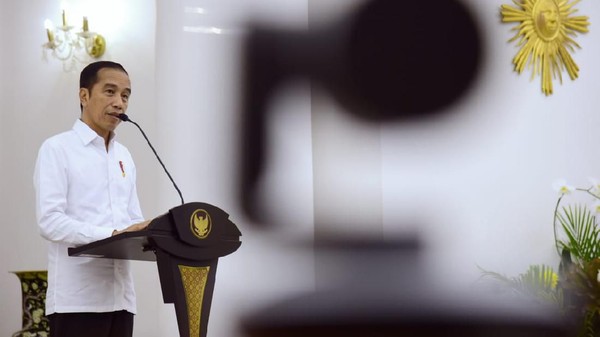 Jokowi Presiden Jokowi menggelar konferensi pers di Istana Bogor mengenai penanganan virus corona Covid-19.