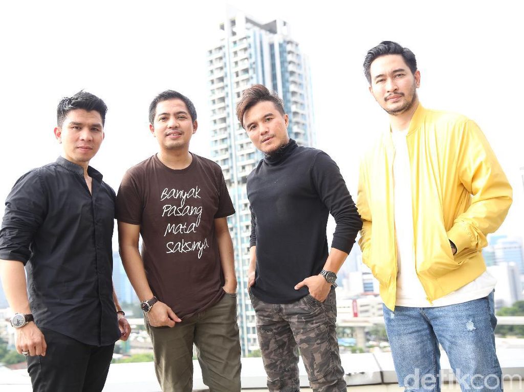 Govinda dan Cerita Susah Bayar Listrik hingga Bau Badan Govinda dan Cerita Susah Bayar Listrik hingga Bau Badan