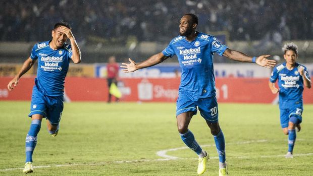 Laga Persib di Liga 1 2020 sebelum pandemi virus corona di Indonesia. (