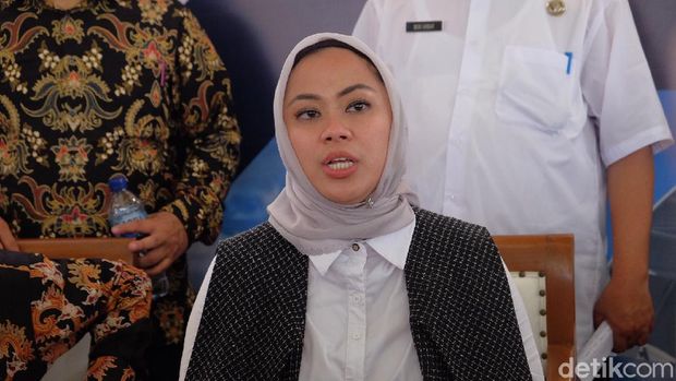 Bupati Karawang Cellica Nurrachdiana 