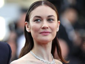 Olga Kurylenko Positif Corona, Syuting Film Matin Calme Dihentikan
