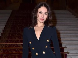 Positif Corona, Bintang Film James Bond Olga Kurylenko Isolasi Diri