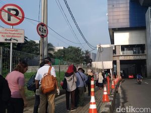 Pemprov DKI: Antrean MRT-LRT-TransJakarta Tak di Dalam Stasiun atau Halte