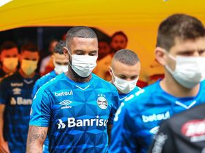 Liga Brasil Lanjut Terus, Pemain Gremio Masuk Lapangan Memakai Masker