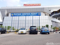 Jelang Pembatasan Masuk, Warga Batam Masih Ramai Nyeberang ke Singapura