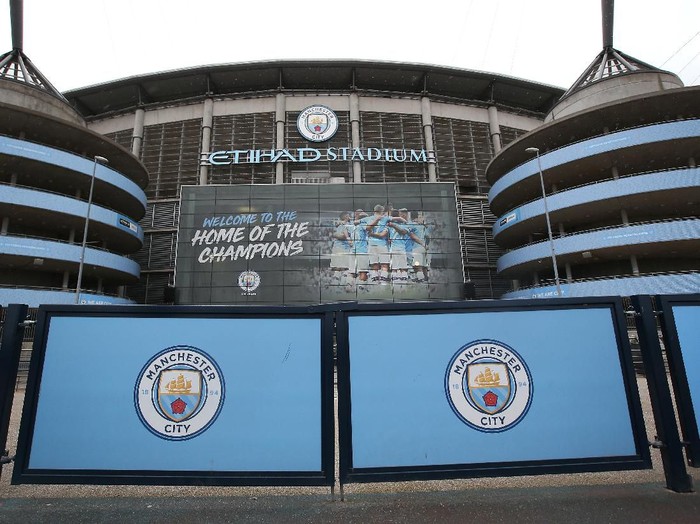 LONDON, ENGLAND - MARCH 13: A general view of the Emirates Stadium, home to Arsenal Football Club on March 13, 2020 in London, England. It has been announced that all football league matches, including the Premier League and Women’s Super League, have been postponed until at least April 3 in response to the threat of coronavirus. This follows UEFA's decision to suspend fixtures in the Champion's League and the Europa League, as many top flight players enter self-isolation.  (Photo by Dan Kitwood/Getty Images)