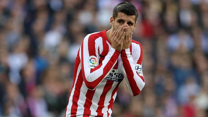 MADRID, SPAIN - FEBRUARY 01: Alvaro Morata of Atletico de Madrid reacts during the Liga match between Real Madrid CF and Club Atletico de Madrid at Estadio Santiago Bernabeu on February 01, 2020 in Madrid, Spain. (Photo by Angel Martinez/Getty Images)