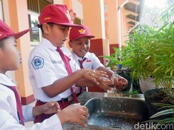 Kasus COVID-19 Masih Bertambah, Masuk Sekolah Didesak Ditunda Dulu