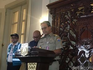 Ekspresi Anies Ungkap Kurang dari 1 Bulan 283 Warga DKI Dimakamkan