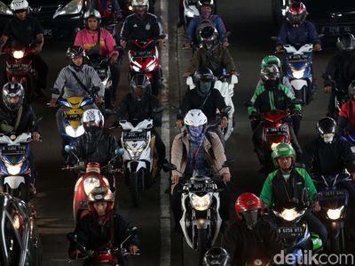 Ganjil Genap Dicabut, Kendaraan Mengular Panjang