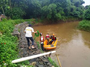 Seorang Pria di Bandung Hilang Diduga Terbawa Arus Sungai Cisangkuy